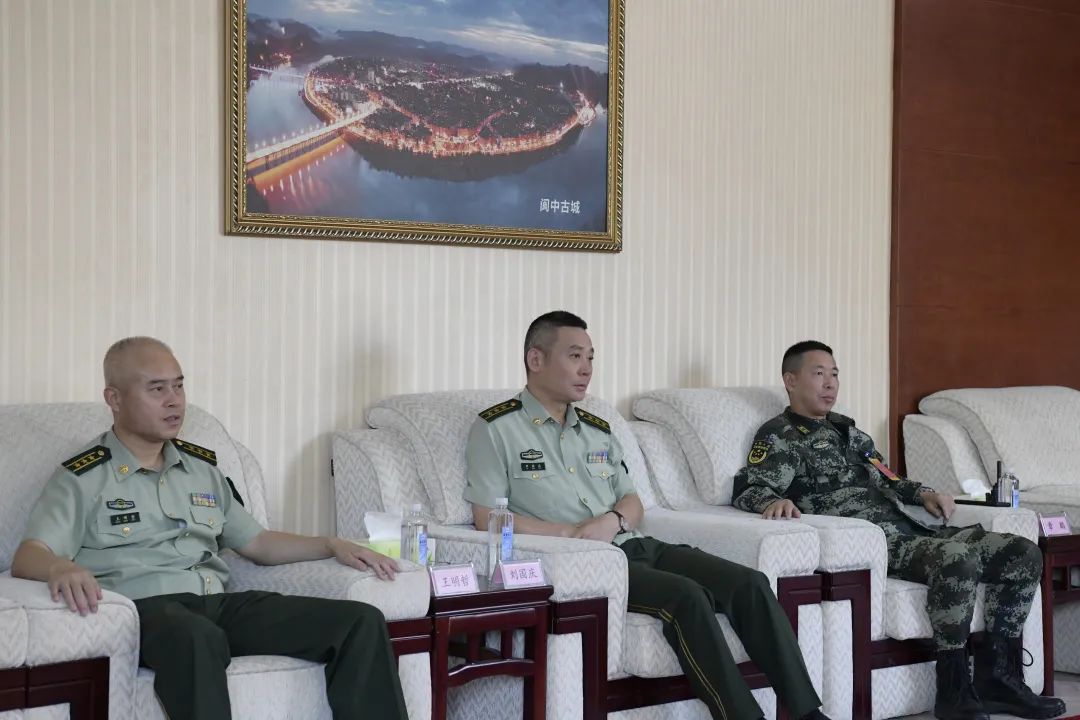 长孙红林,刑罚执行专员严正伟一行先后到武警南充支队,空军95437部队