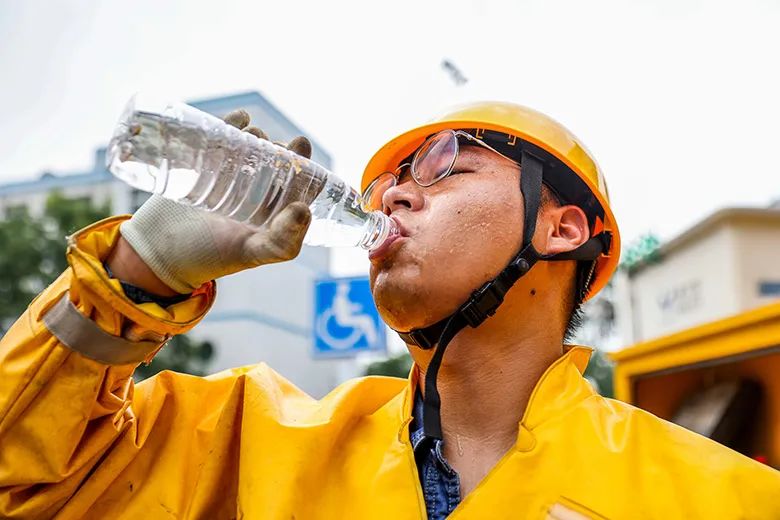 致敬 烈日酷暑