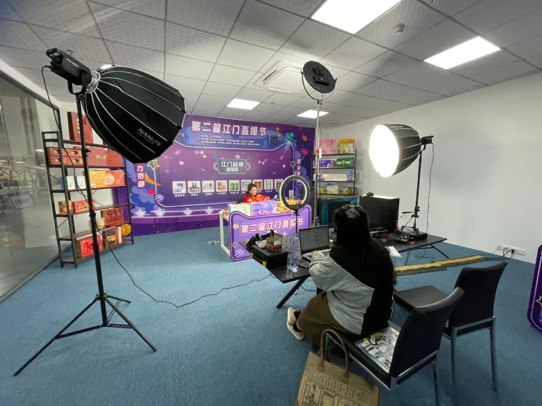 集直播展示销售培训于一体扬航电商直播基地满足你许多愿望