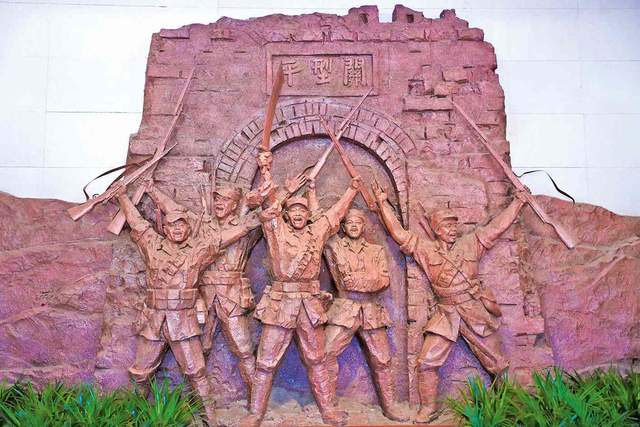 平型关大捷纪念馆序厅主题雕塑"欢庆胜利"