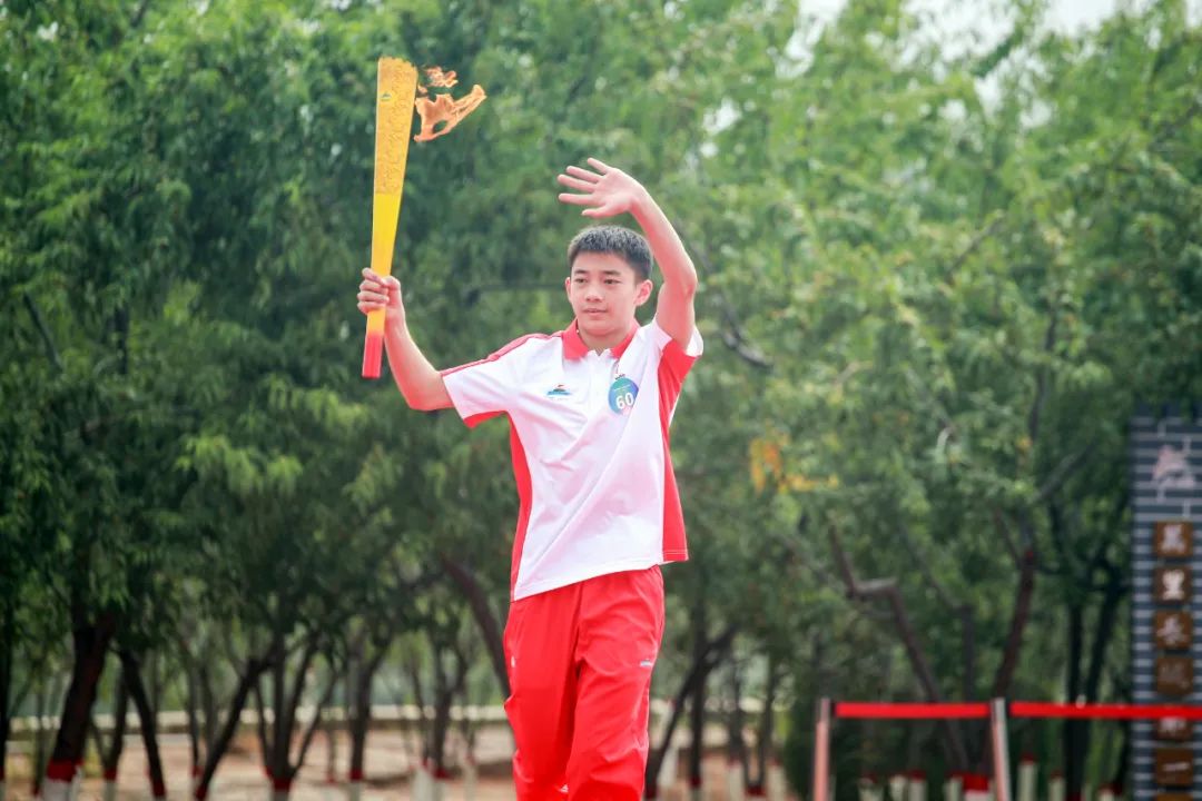 火炬手白钰豪刻苦训练为国争光