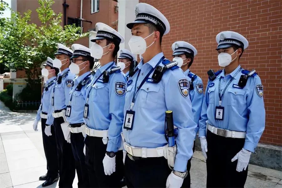 静安公安分局举行辅警统一授证换标上岗仪式