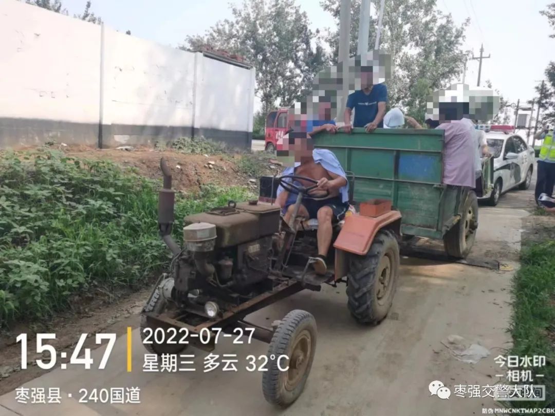 后斗乘坐11人拖拉机可不能这么用夏季整治百日行动