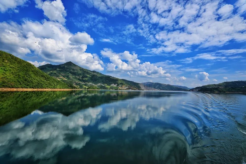 藏着最美的青山绿水图快来贞丰这些地方避暑