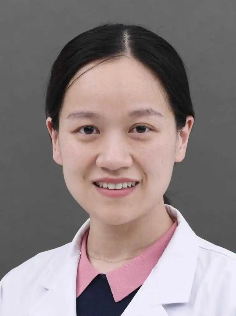 眼科副主任医师 陈迪▲眼科主管技师 李东辉▲眼科初级技师 孙璐