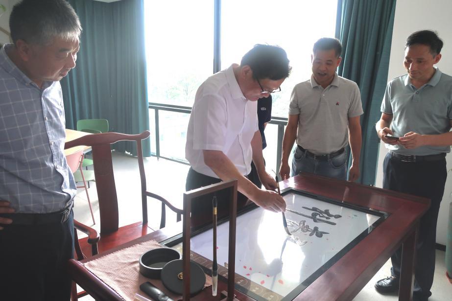 区人大常委会副主任沈洪相一行调研我区全国科普示范区创建工作