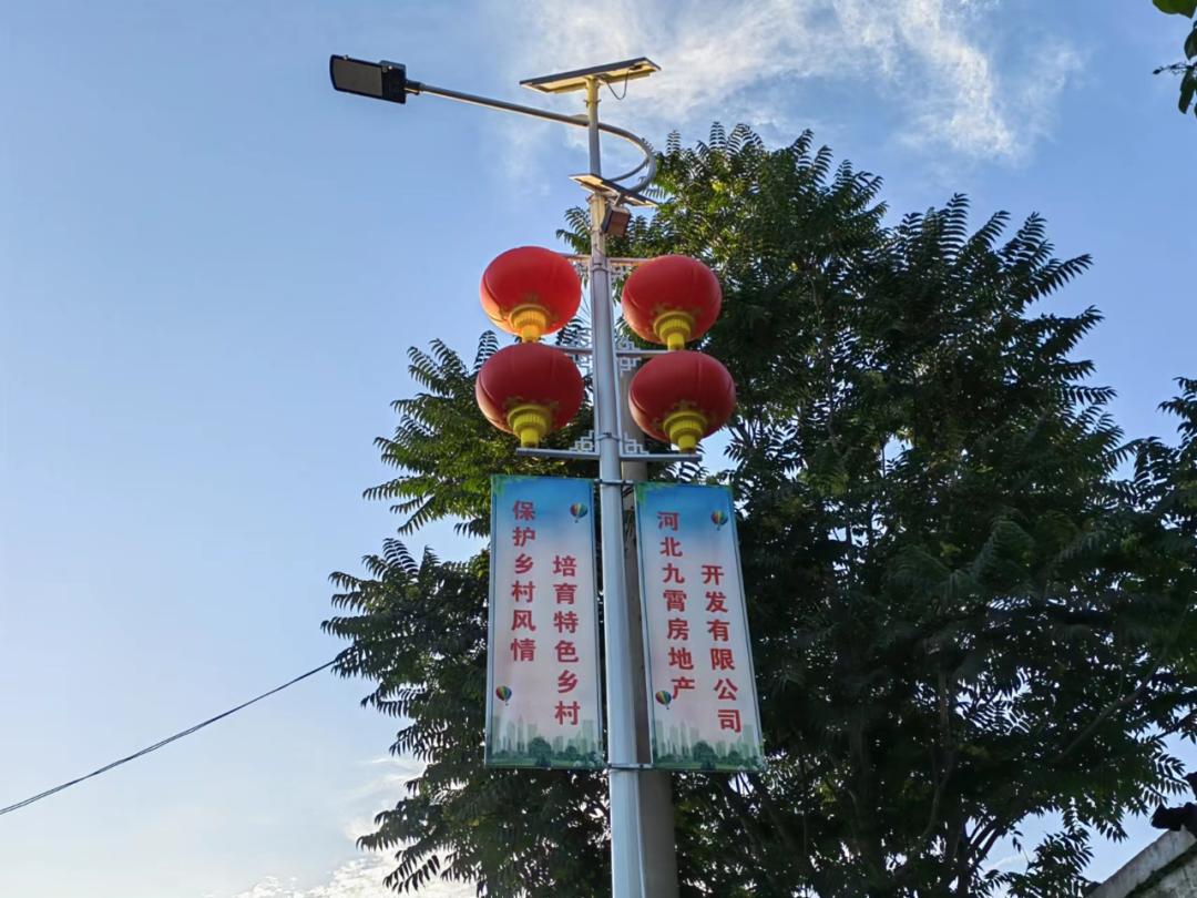 慈峪镇正南路两侧安装路灯 亮化工程暖人心