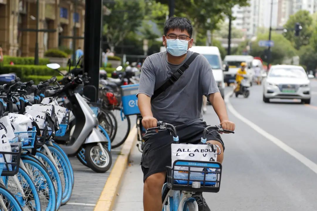 七夕骑哈啰单车,有机会偶遇撒"狗粮"