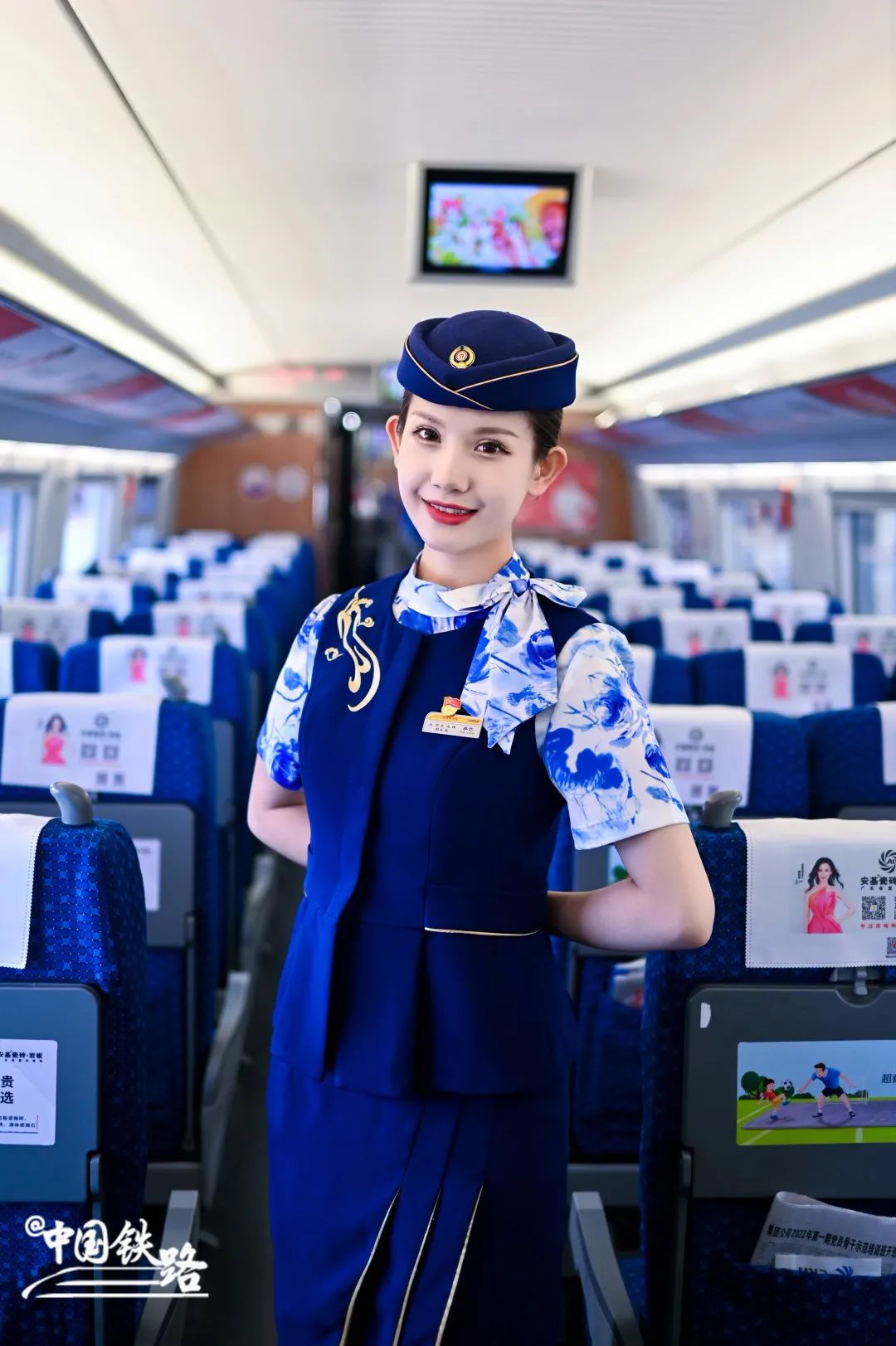 列车乘务员换装迎国庆-盐城新闻网