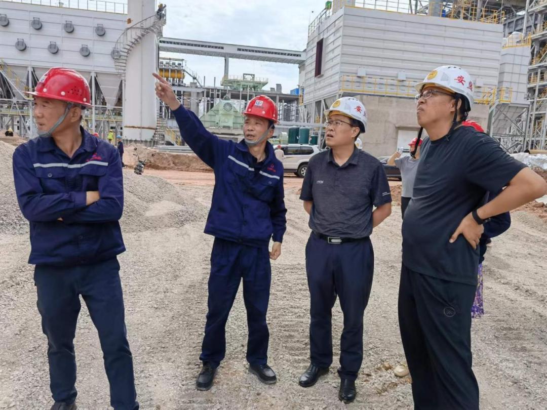 许瑞峰检查指导内蒙古东日新能源材料有限公司施工建设进度和安全生产