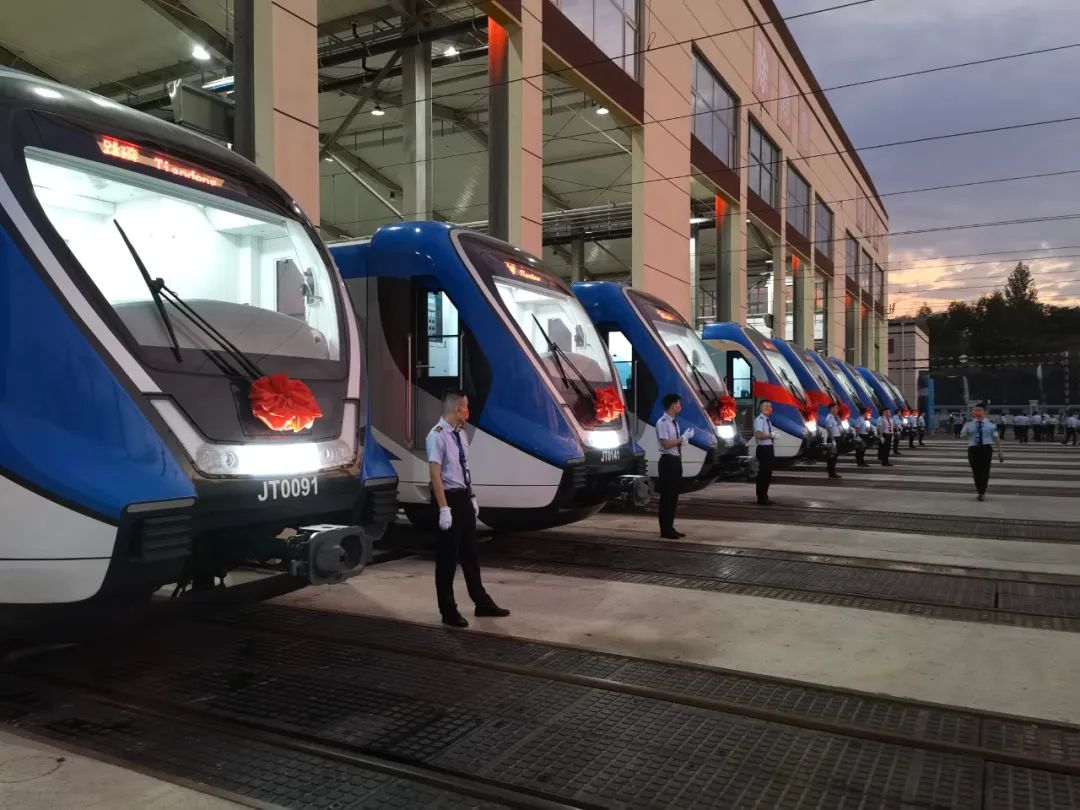 中车长客造全国首条双流制市域轨道列车投入运营