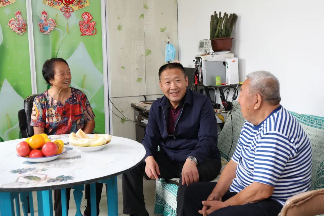 时政要闻市委书记吴庆军深入北极镇北极村村委会调研