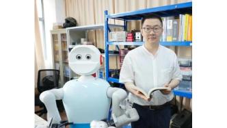 他们给机器人装上仿生眼，媲美人眼 | 专访中科院上海微系统所李嘉茂