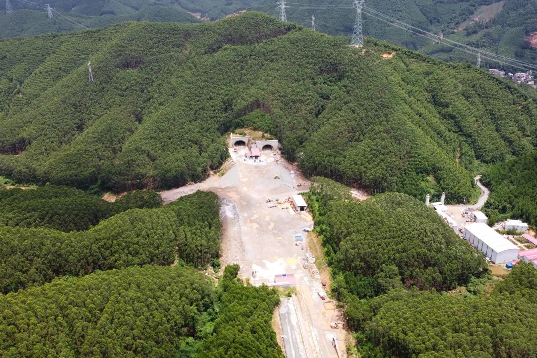 两条隧道双线贯通！这条通往广东的高速又有新进展澎湃号·媒体澎湃新闻 The Paper 1004