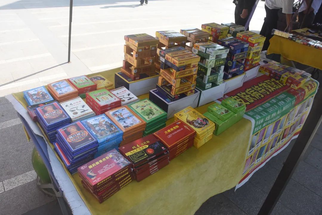 叶某姐当场抓获,并在其摊位查获假药"黄金肾宝片""藏密肾宝片""圣龙