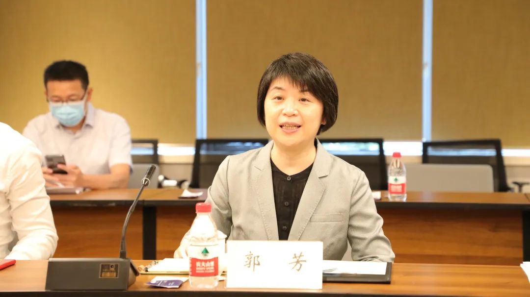 上海市委常委虹口区委书记郭芳一行来我校交流座谈