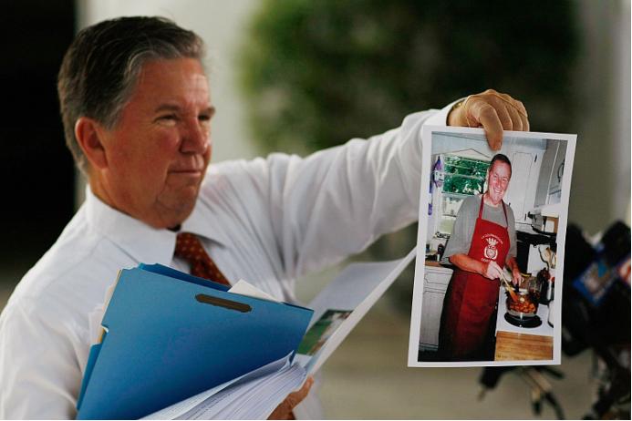 炭疽病感染者罗伯特·史蒂文斯(图右)生前照片.图|视觉中国