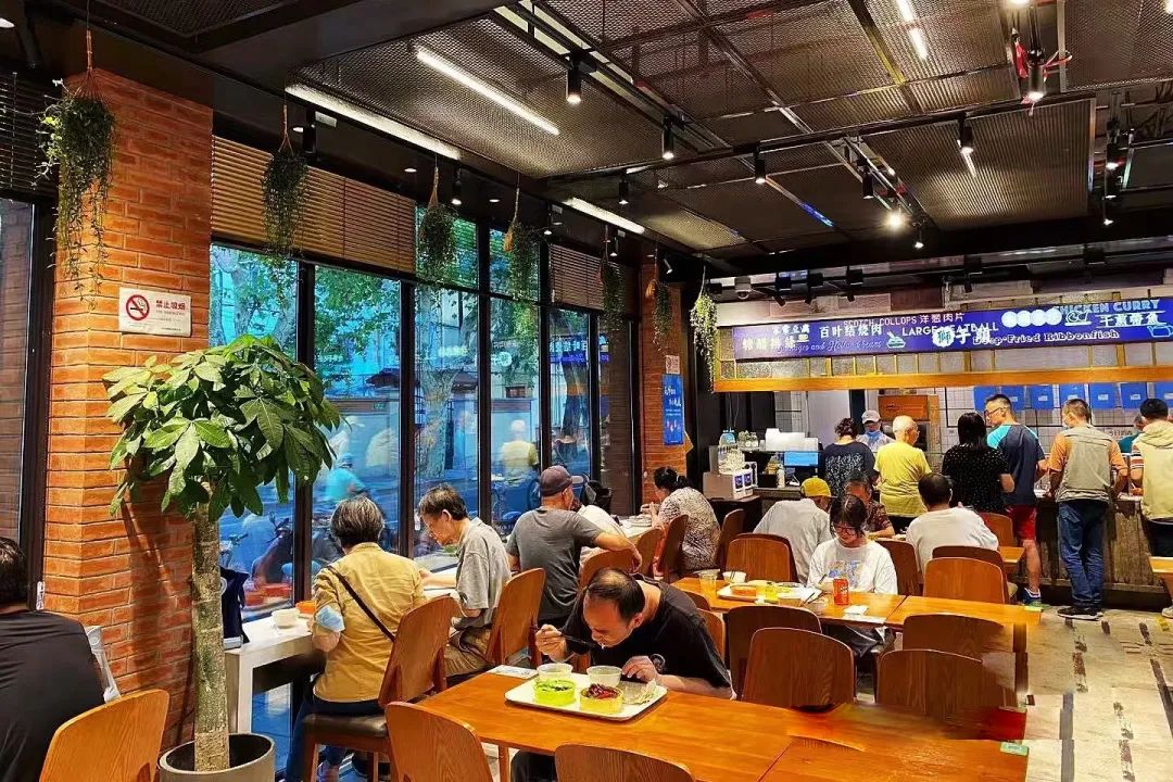 66梧桐院·邻里汇食堂内部据悉,下一步街区内还会涌现更多有意义的