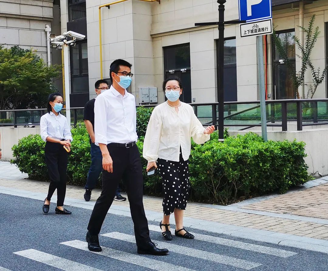 烈日之下暑你最美丨高地物业夏送清凉