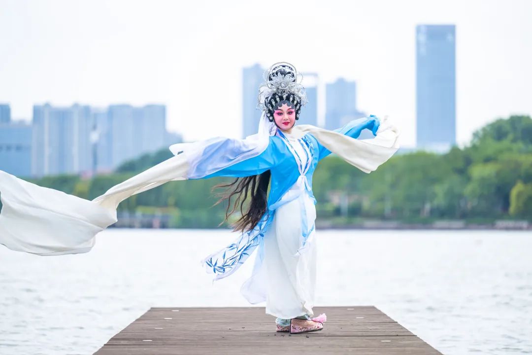 粤剧表演《水袖》《帝女花》《白龙关》粤剧曲艺与摇滚音符联袂演绎