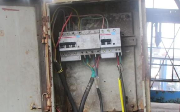 氧气管怎么带鼻子上找找！上百条现场不规范作业隐患，你能找全吗？_https://www.jmylbn.com_新闻资讯_第19张