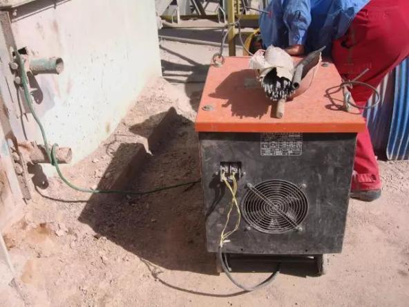 氧气管怎么带鼻子上找找！上百条现场不规范作业隐患，你能找全吗？_https://www.jmylbn.com_新闻资讯_第29张