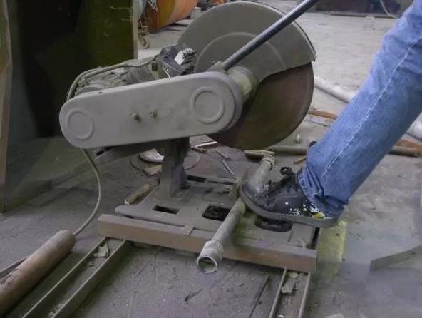 氧气管怎么带鼻子上找找！上百条现场不规范作业隐患，你能找全吗？_https://www.jmylbn.com_新闻资讯_第31张