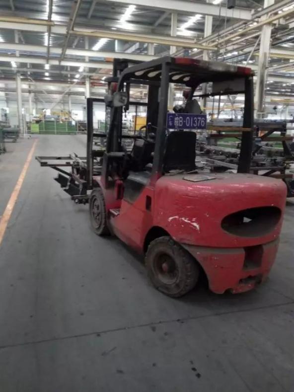 氧气管怎么带鼻子上找找！上百条现场不规范作业隐患，你能找全吗？_https://www.jmylbn.com_新闻资讯_第37张