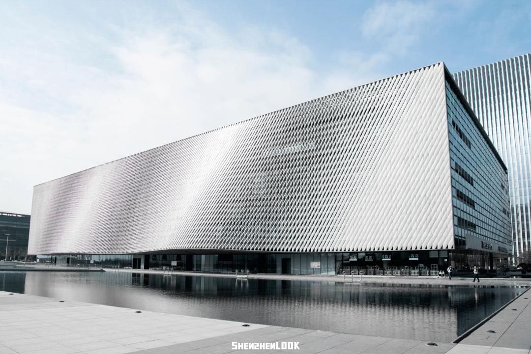 深圳宝安图书馆##2 水上图书馆看似无温度的钢铁,却成为了艺术的载体.