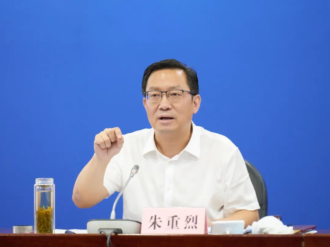 朱重烈在疫情防控工作例会上强调慎终如始奋力夺取完全胜利