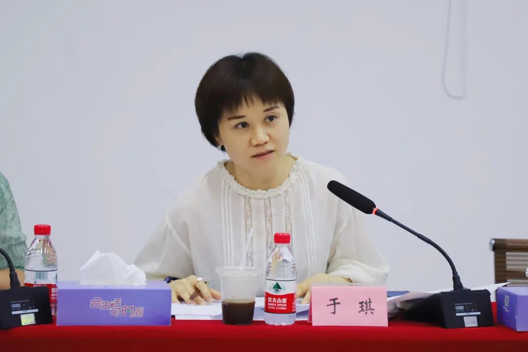 于琪还重点交流了妇联执委的来历,权利和职责,强调各位妇联执委应理解