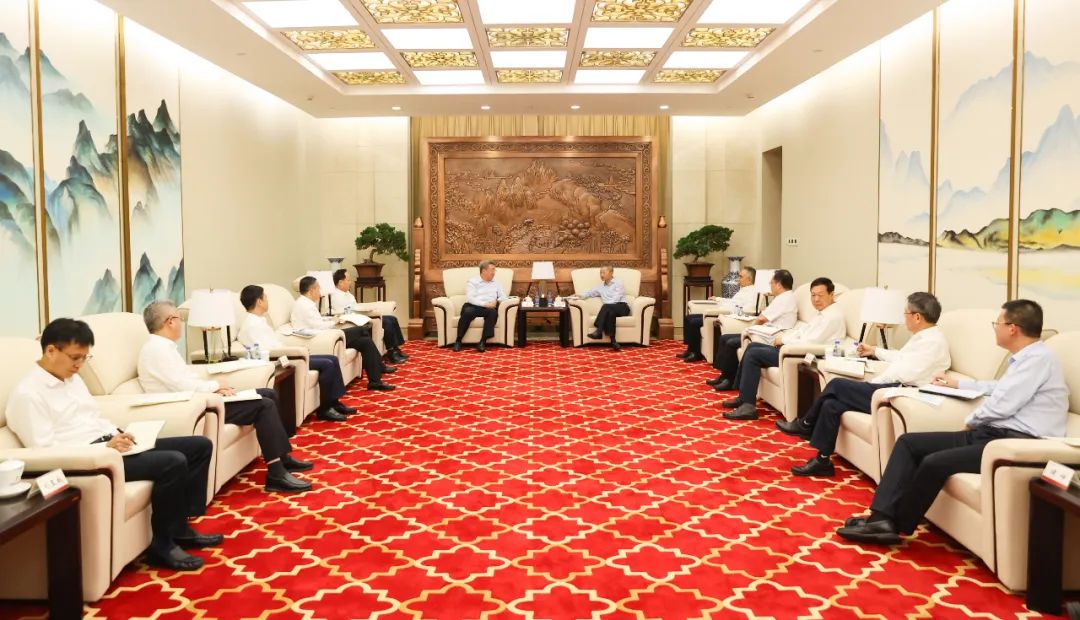 郑学选与中国农业发展银行党委书记、董事长钱文挥会谈