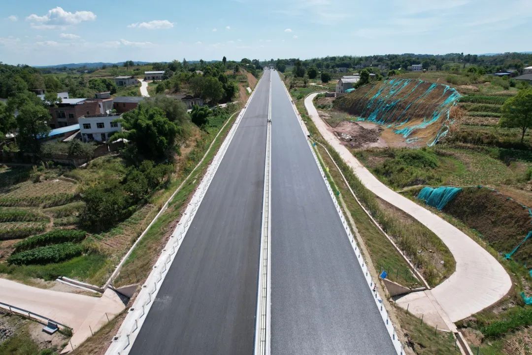 今年10月通车泸永高速全线全幅贯通