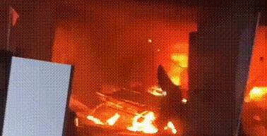 学到了（汽车喷漆房照片高清）汽车喷漆房标准尺寸是多少?，品牌汽车喷漆房失火，火光直冲天际，