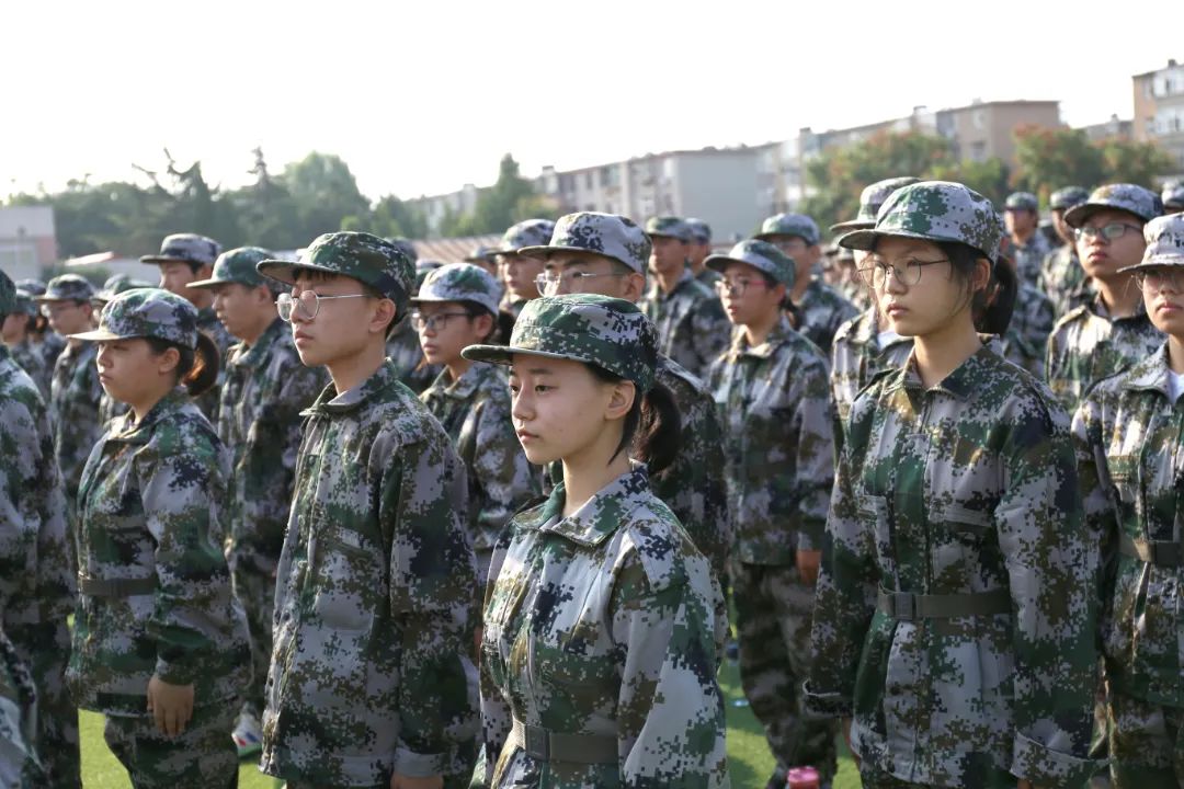 濮阳市油田一中校花图片