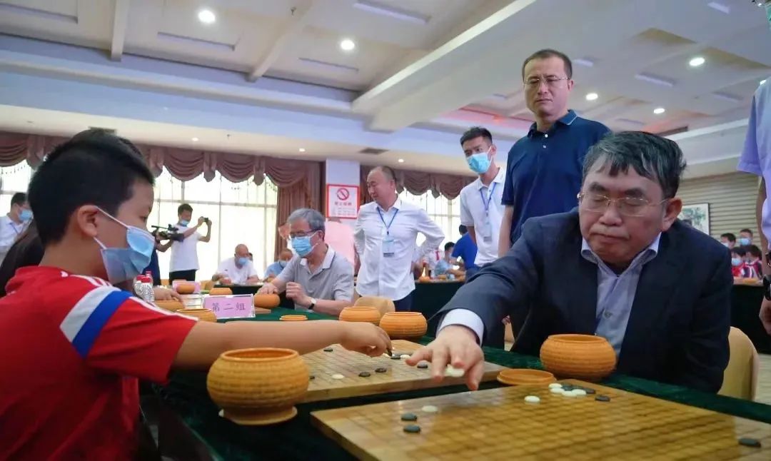 聂卫平等围棋国手来望都县开展名人指导棋活动_澎湃号·政务_澎湃新闻