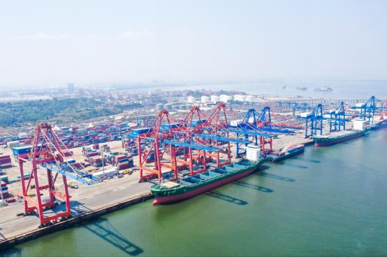 港口雄开万里流第三站泉州港昔日海丝起点今朝港通四海续新篇