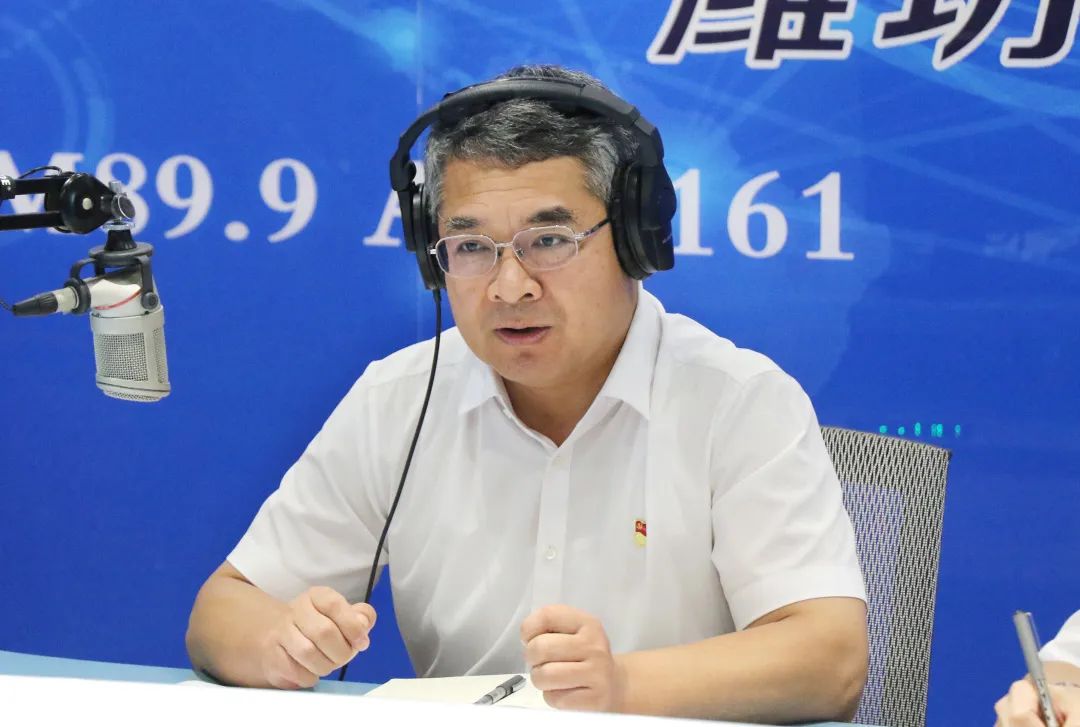 杜建华现场接听12345政务服务便民热线