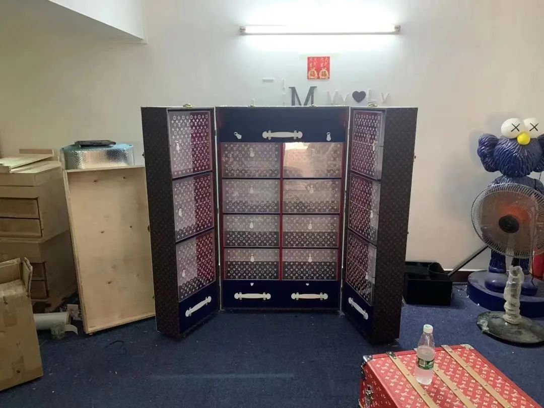 奢侈品家具假冒制售_青浦警方打击假冒品牌专项行动_奢侈品商标大全