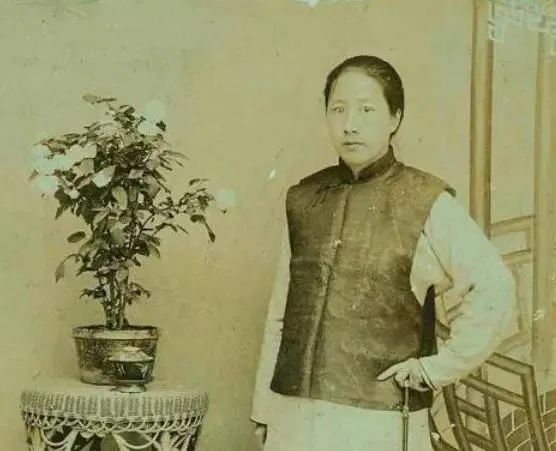 奇女子吴芝瑛:她散尽家财,建学堂,义葬女侠,赎救风尘才女,晚年窘迫亦