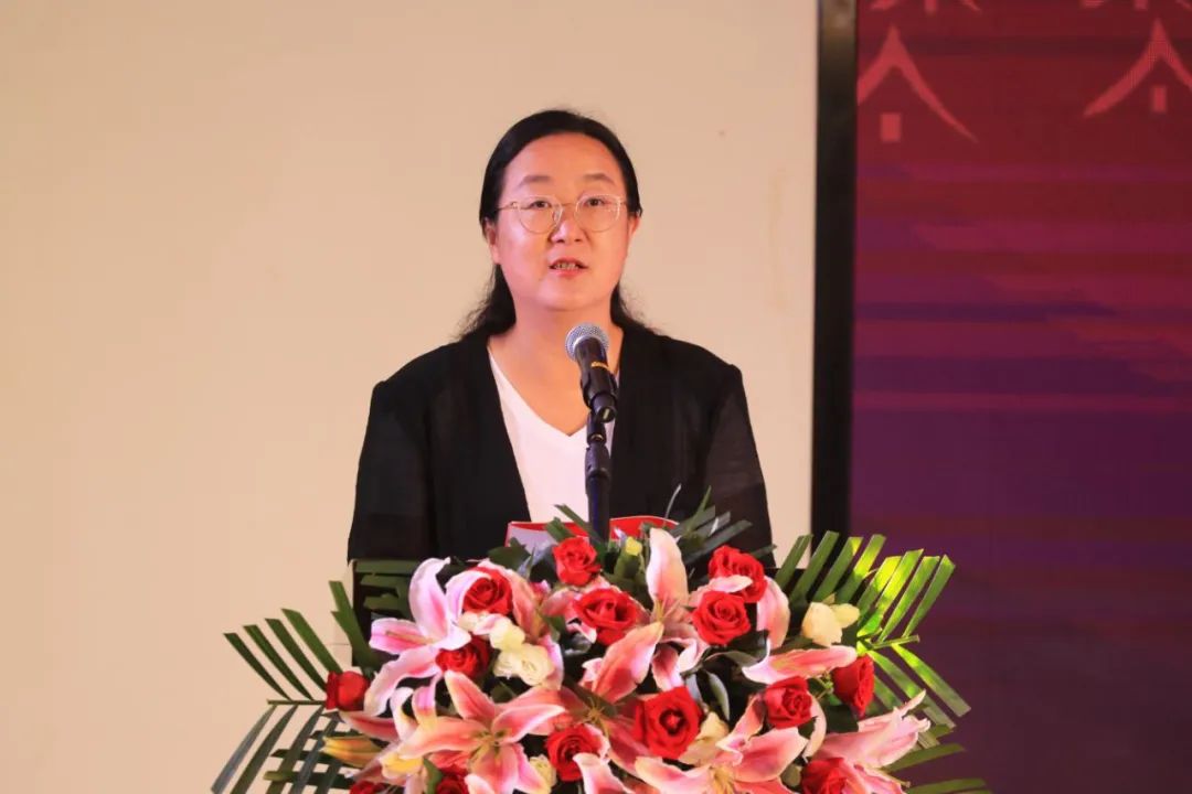 保山市副市长张云怡致欢迎辞,向来宾介绍了保山,腾冲的资源禀赋,以及