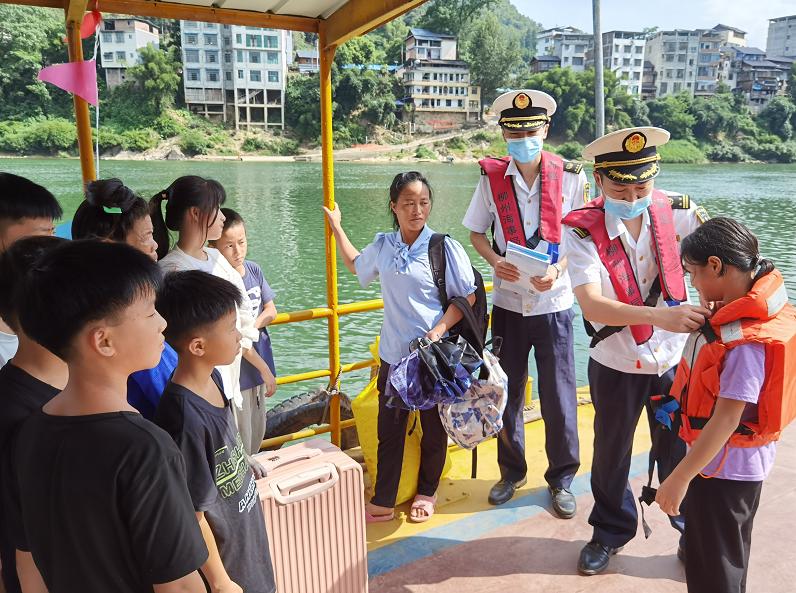 各地动态丨水上安全 伴你成长 开学季 我为你护航_澎湃号·政务_澎湃新闻-The Paper