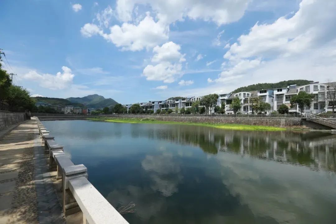 雀山岭水库图片