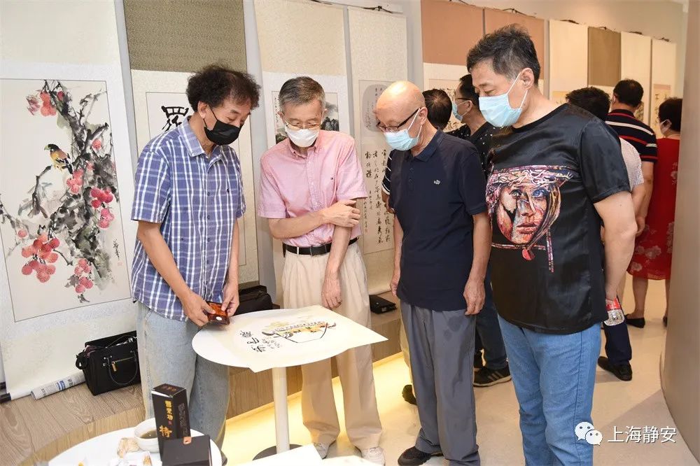 抗疫书画作品巡回展览分为三个板块,第一展区翰墨溢彩,以书画家孔海生