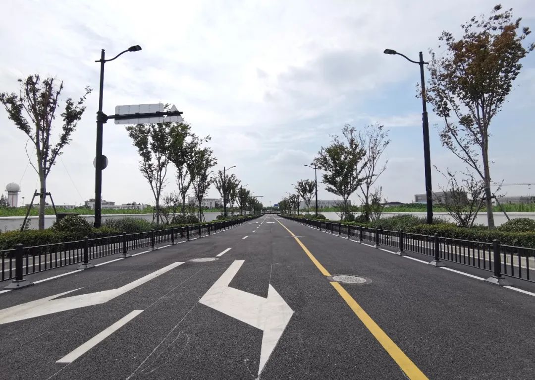 长宁这条新建的道路通车了,双向三车道!