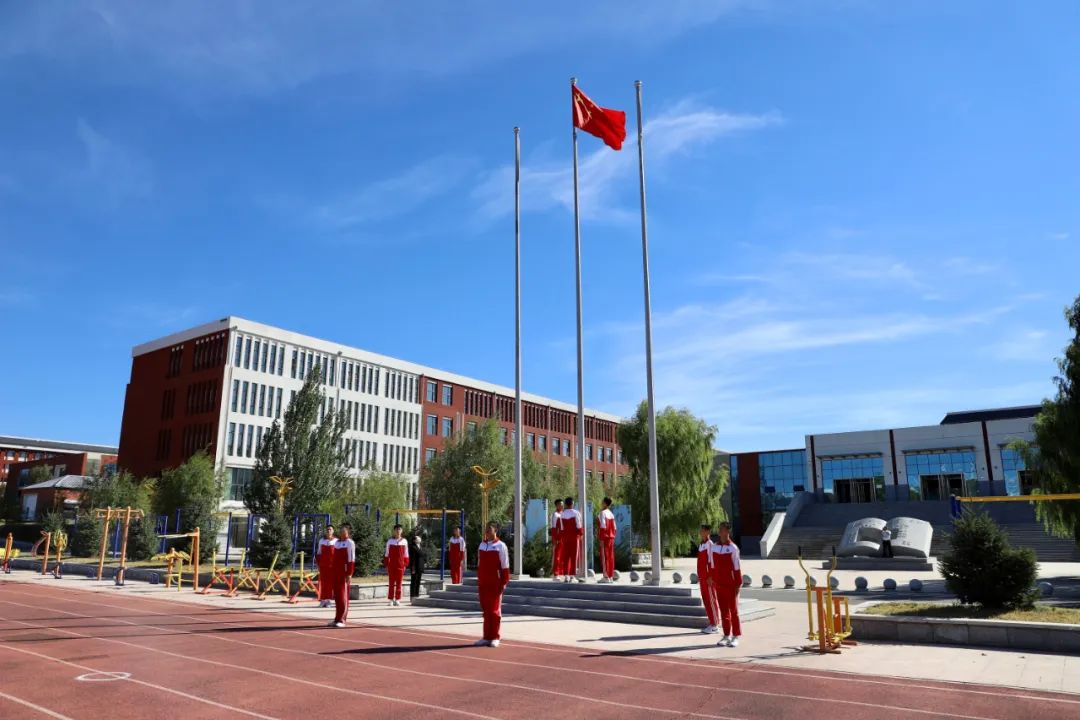 突泉县第一中学举行2022年秋季开学典礼暨教师节表彰大会