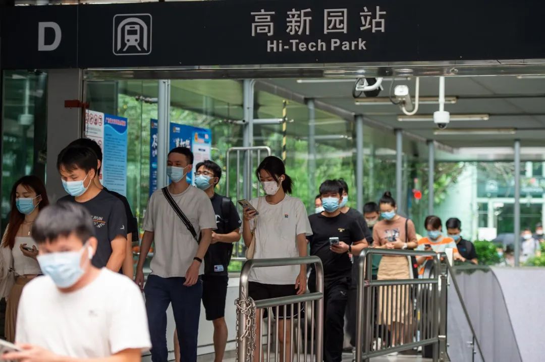 多图直击!周一早高峰时段深圳迎来上班人潮_澎湃号·媒体_澎湃新闻-The Paper