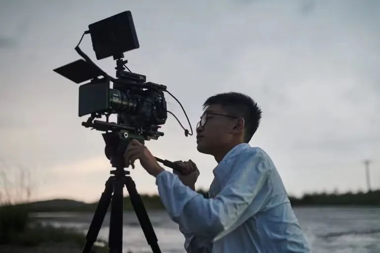 强台风一来,他们却兴奋地拼命去追!这些"追风者"真酷