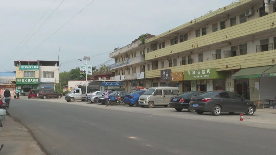 点赞台兴宾区正龙乡道路新市场靓群众满意齐夸赞