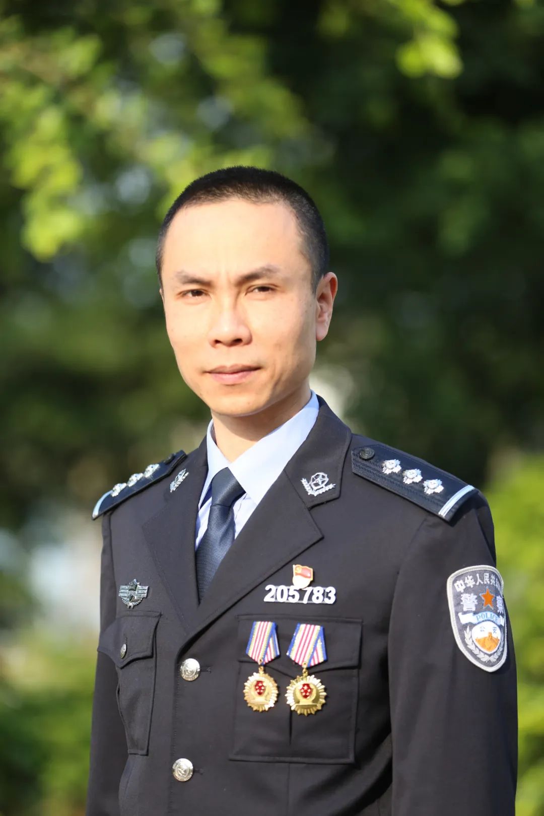 柳州市公安局刑事侦查支队城东责任区刑侦大队副大队长,一级警司警衔